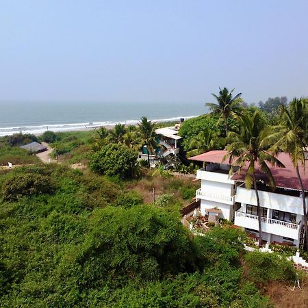 Shanu'S Seaside Inn - A Family-Run Guesthouse Just 100 Metres From Candolim Beach Exterior foto